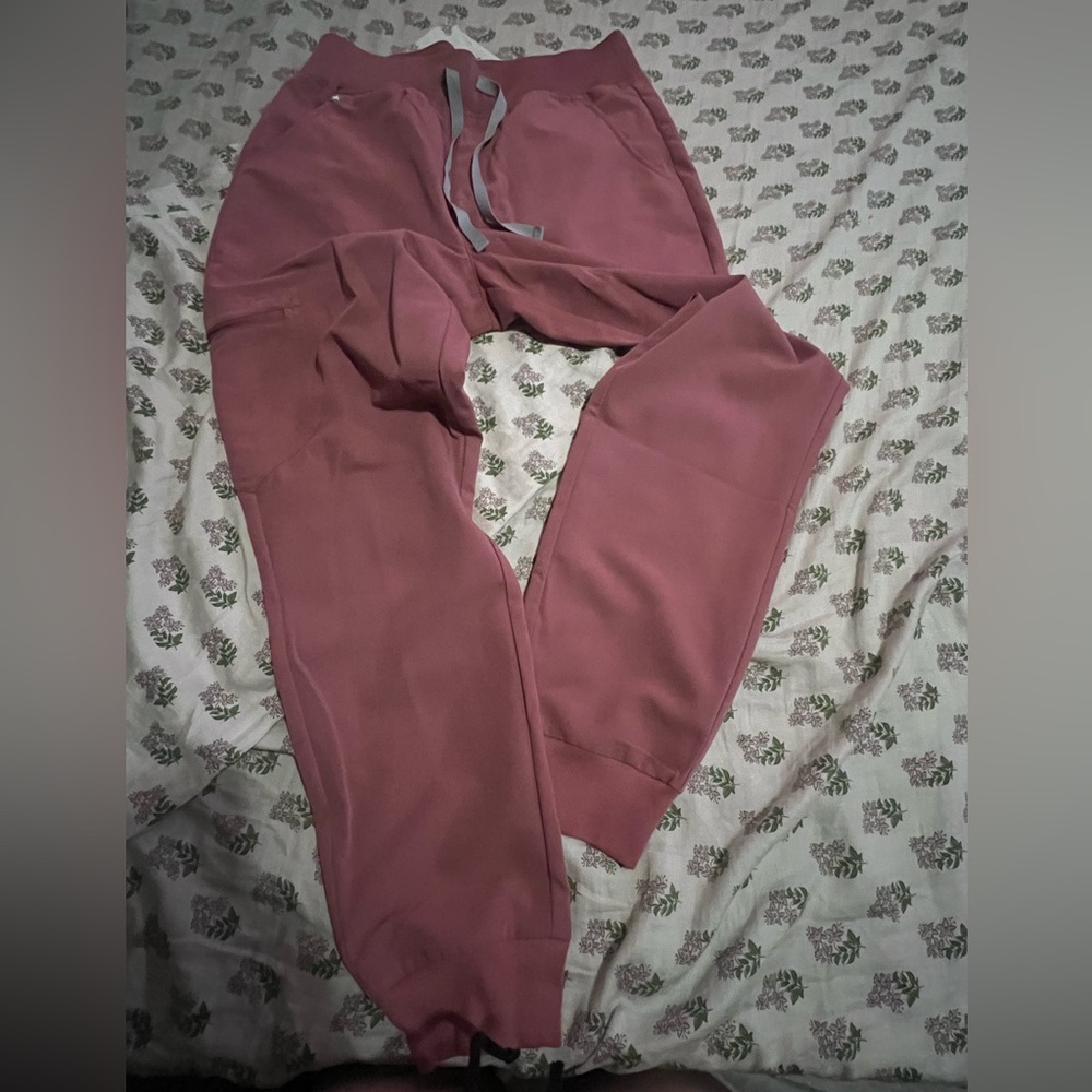 Figs Technical Collection in Mauve color